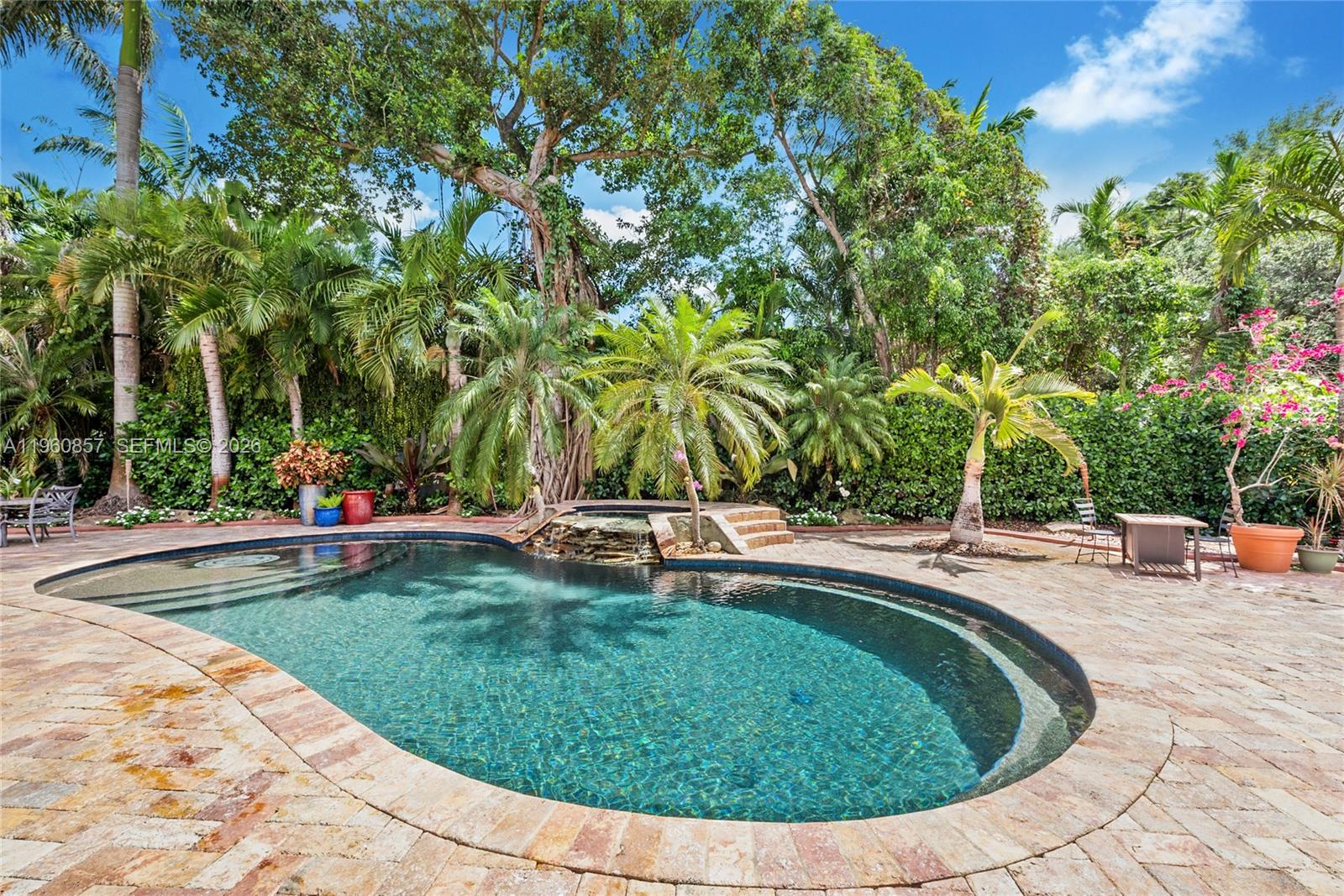 5621 SW 68th Ct Miami, FL 33143