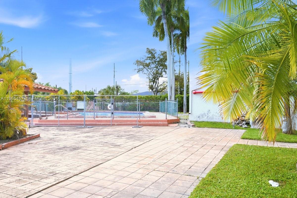 5050 NW 7th St #806 Miami, FL 33126