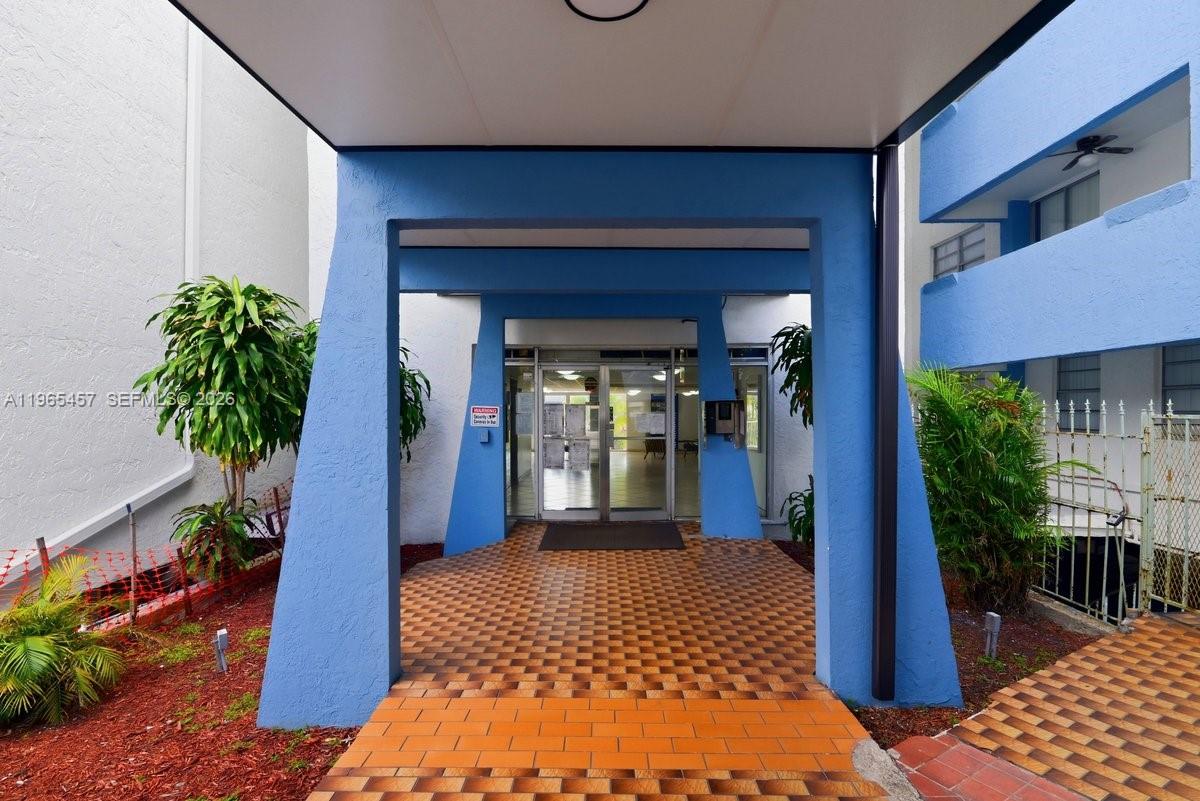 5050 NW 7th St #806 Miami, FL 33126