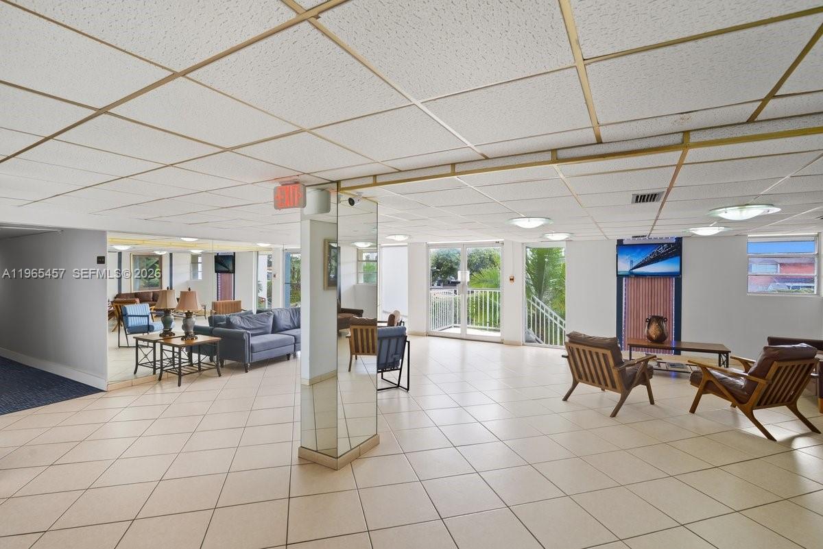 5050 NW 7th St #806 Miami, FL 33126