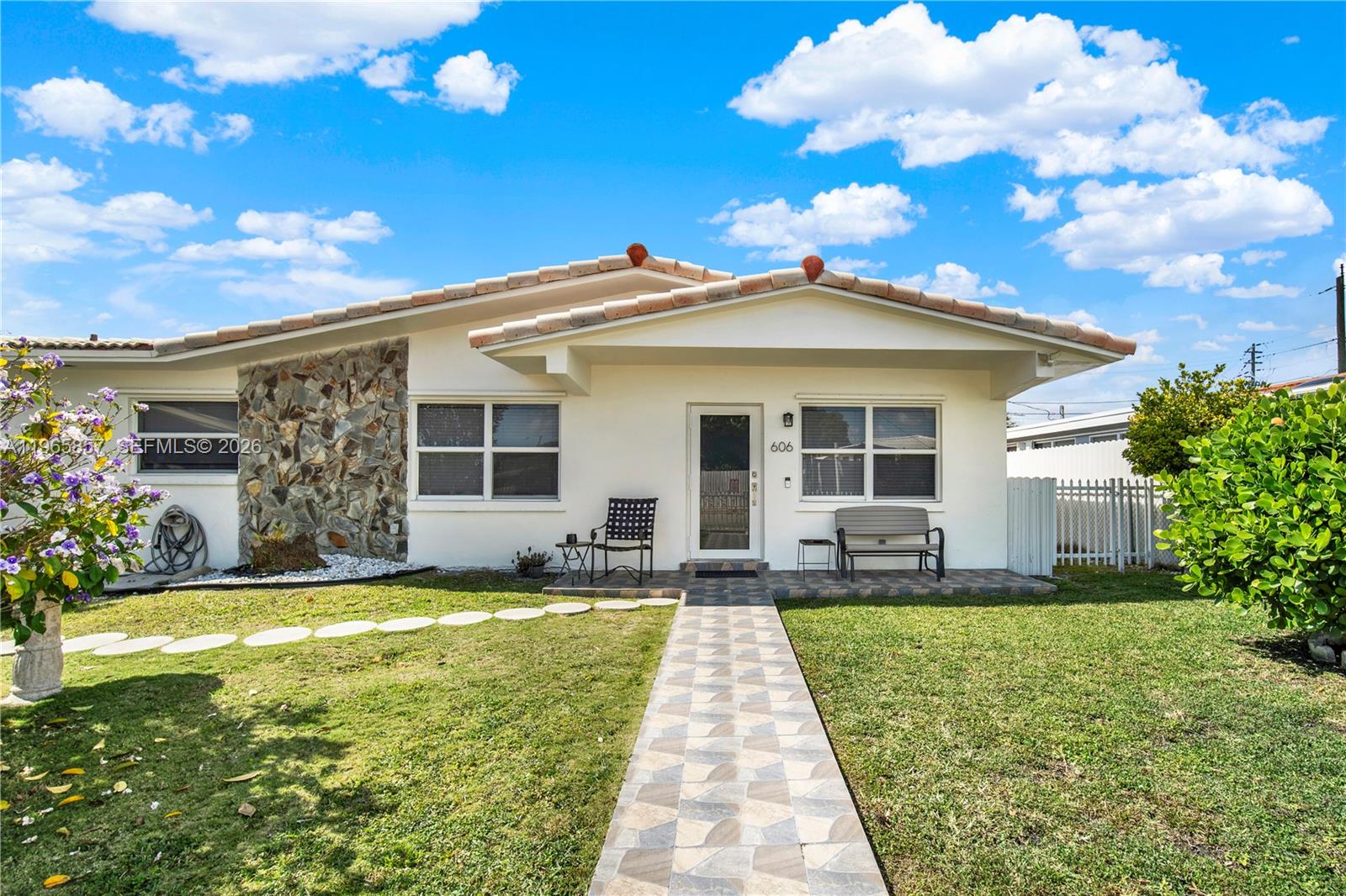 606 SW 58th Ct Miami, FL 33144