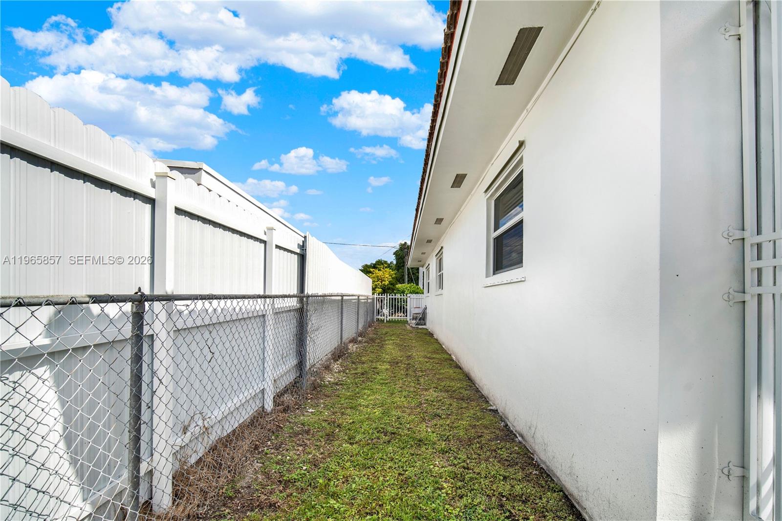 606 SW 58th Ct Miami, FL 33144