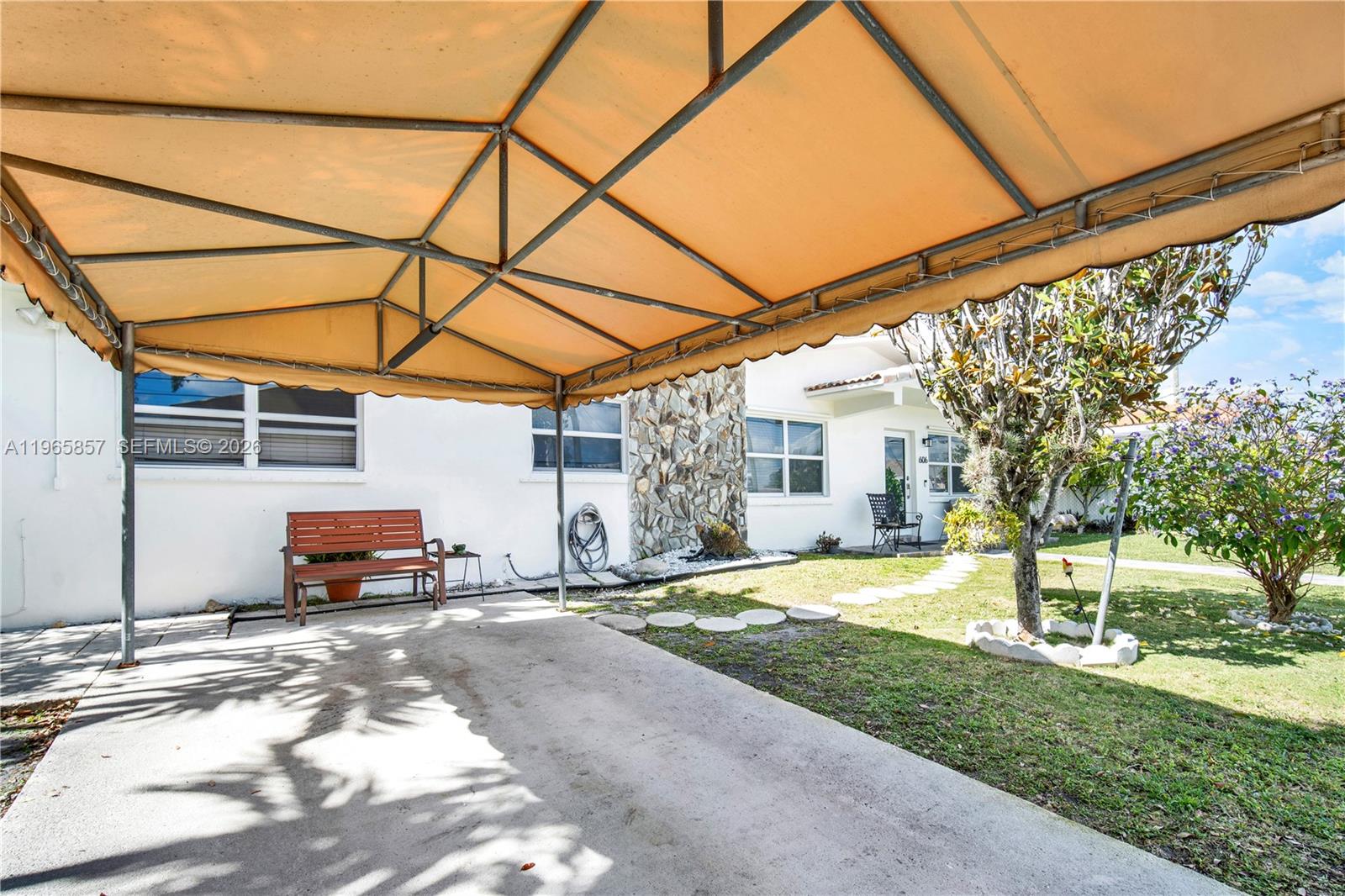 606 SW 58th Ct Miami, FL 33144