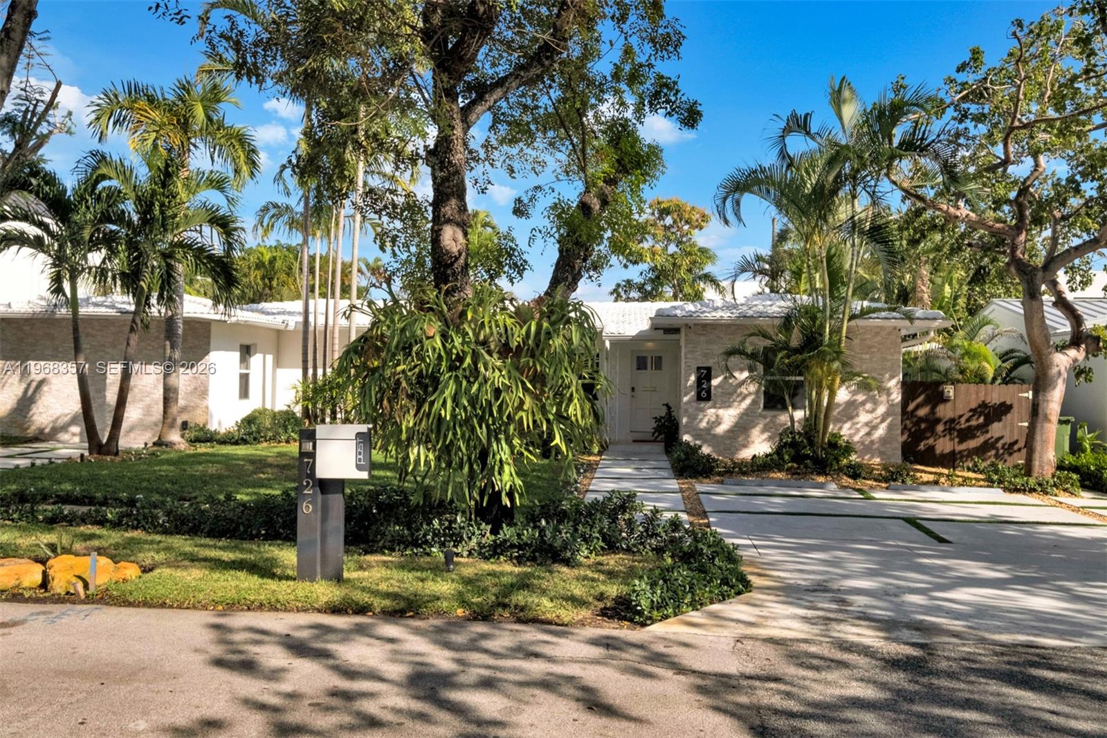 726 NE 17th Way Fort Lauderdale, FL 33304