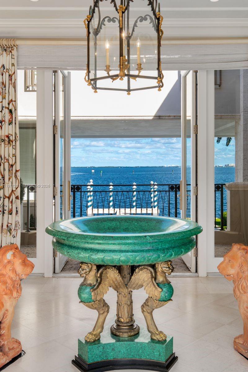 10 Tahiti Bch Is Rd Coral Gables, FL 33143