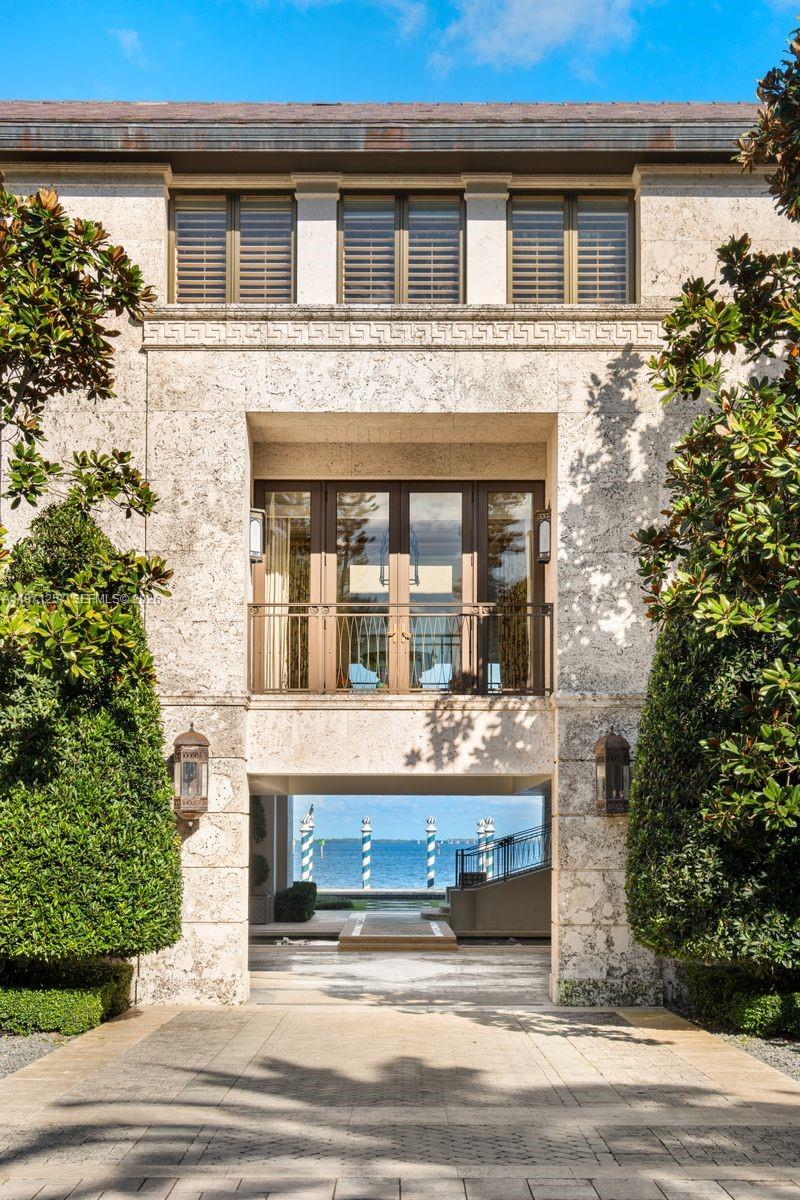 10 Tahiti Bch Is Rd Coral Gables, FL 33143