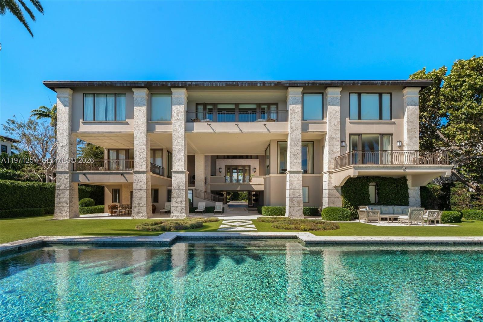 10 Tahiti Bch Is Rd Coral Gables, FL 33143