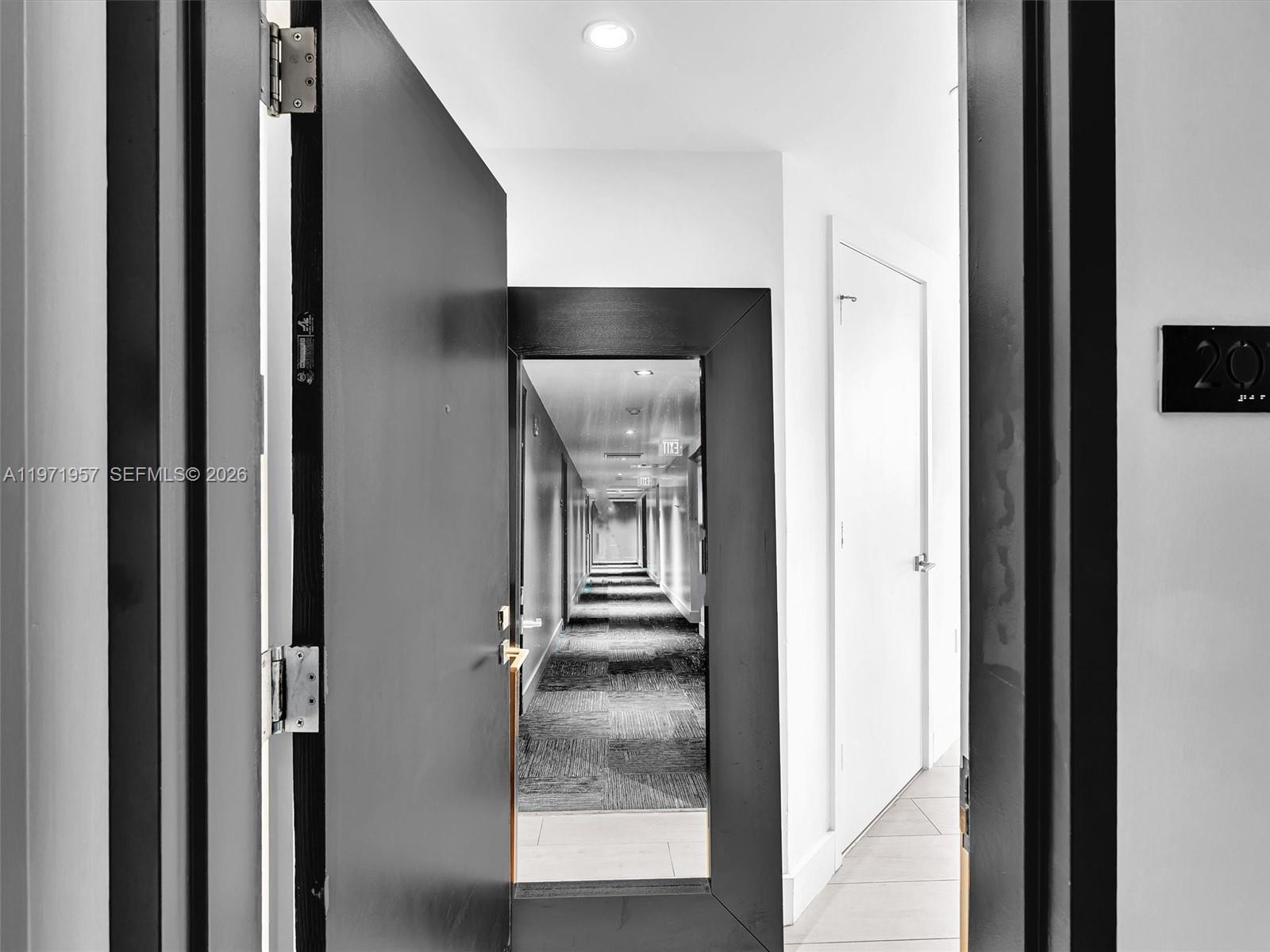 121 NE 34th St #2016