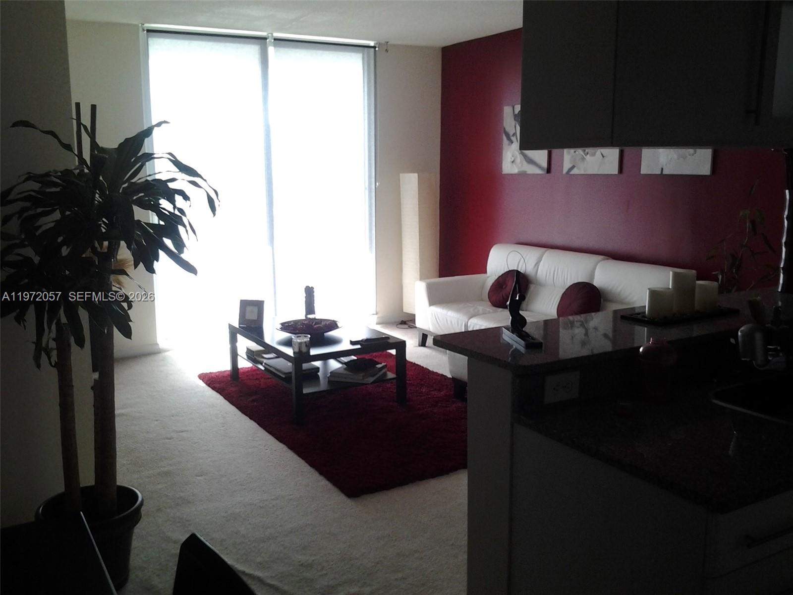 image 1800 Biscayne Plaza2