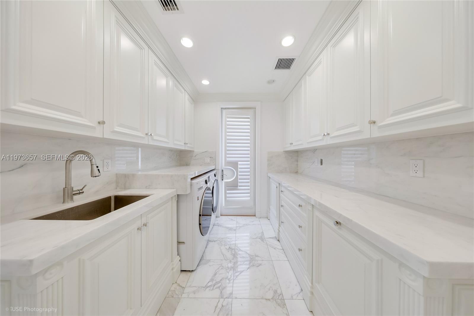 55 La Gorce Cir Miami Beach, FL 33141