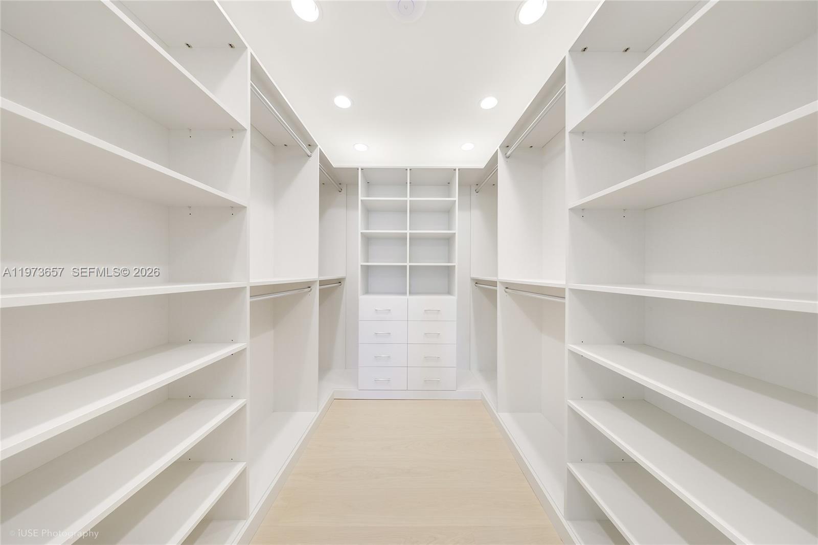 55 La Gorce Cir Miami Beach, FL 33141