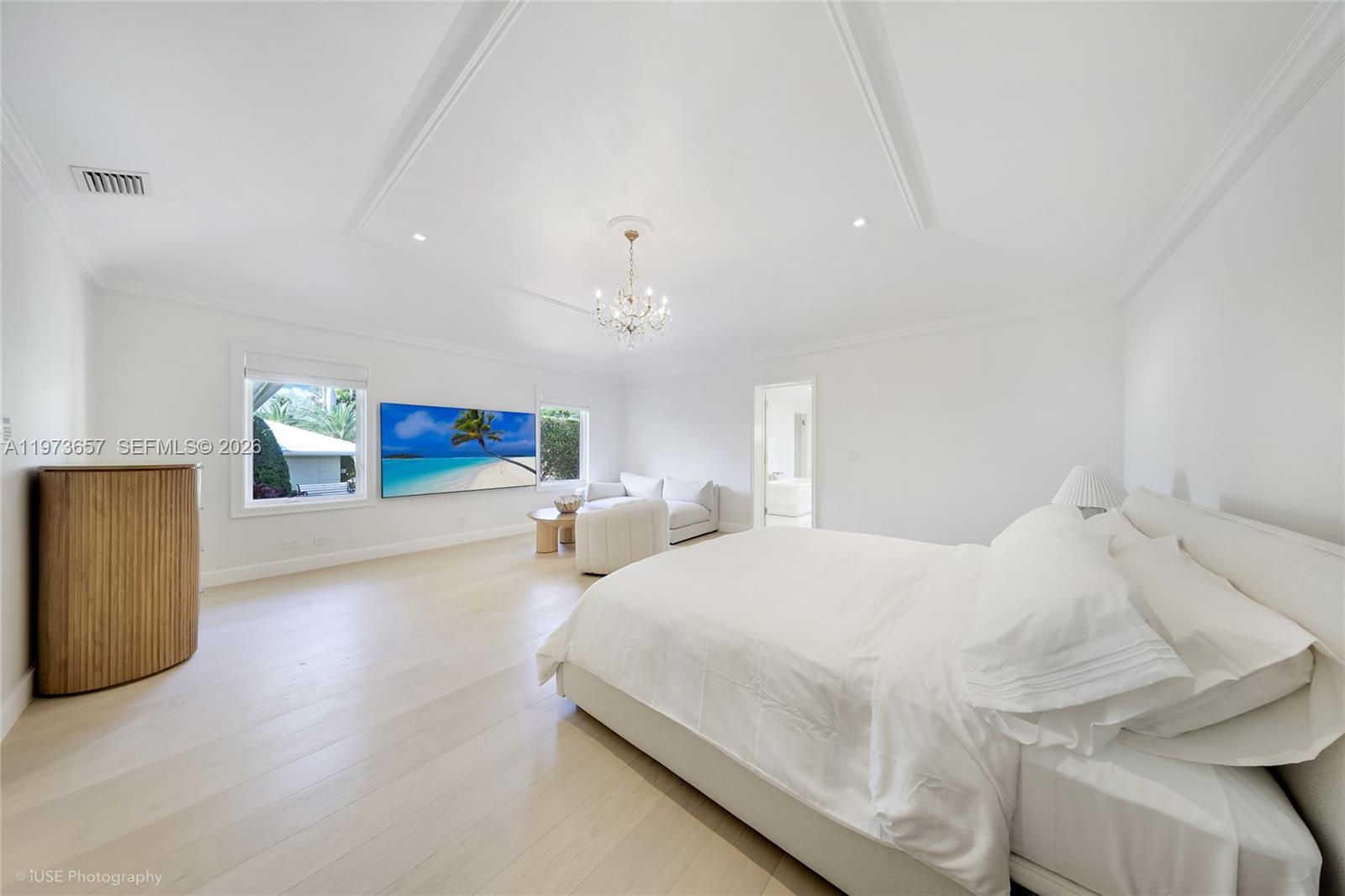 55 La Gorce Cir Miami Beach, FL 33141