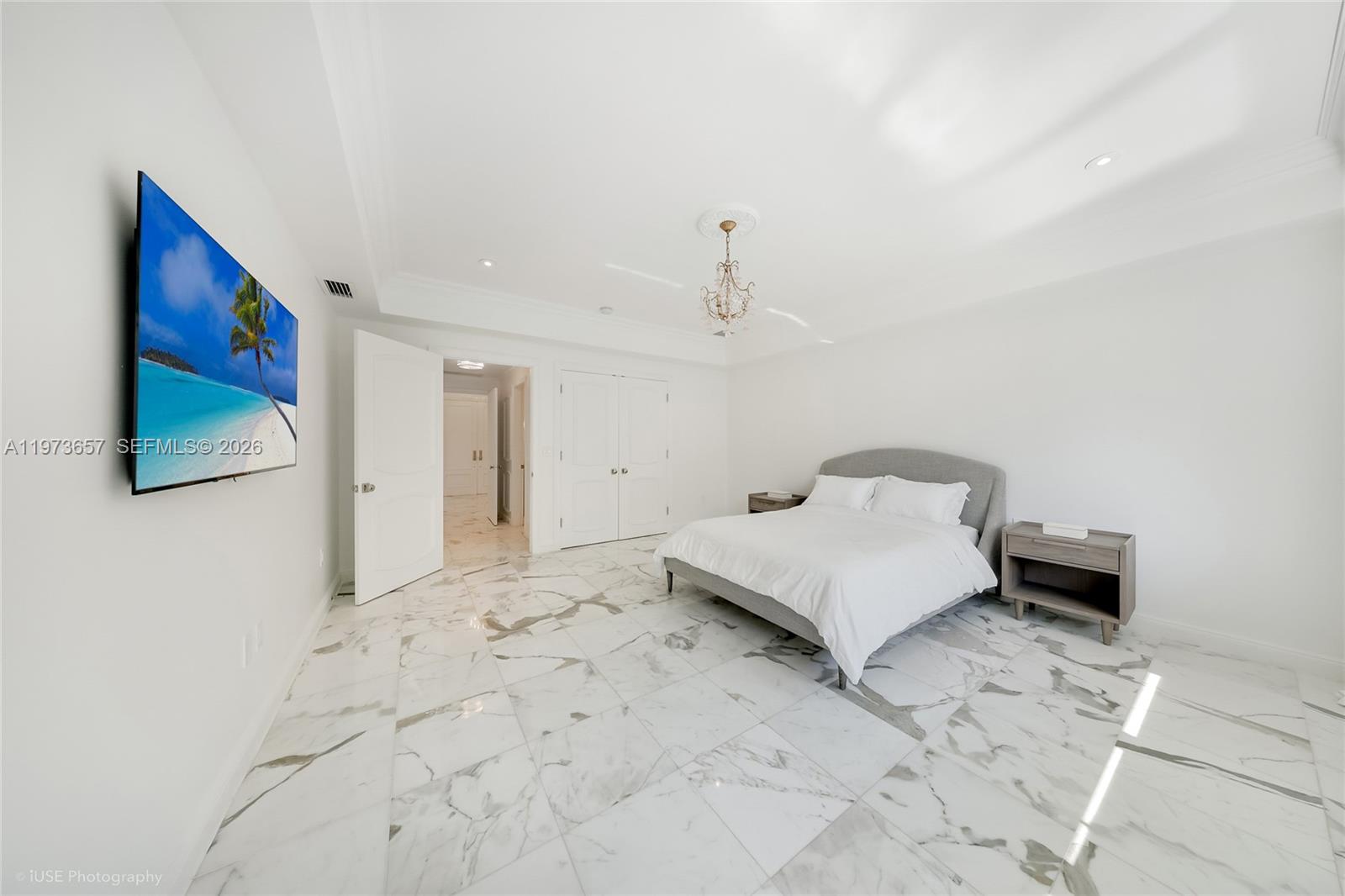 55 La Gorce Cir Miami Beach, FL 33141