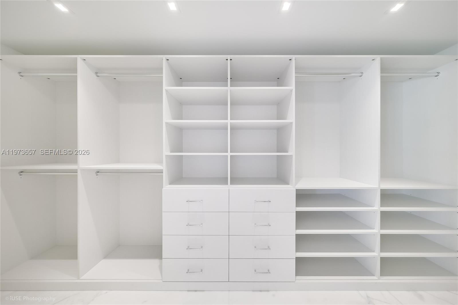 55 La Gorce Cir Miami Beach, FL 33141