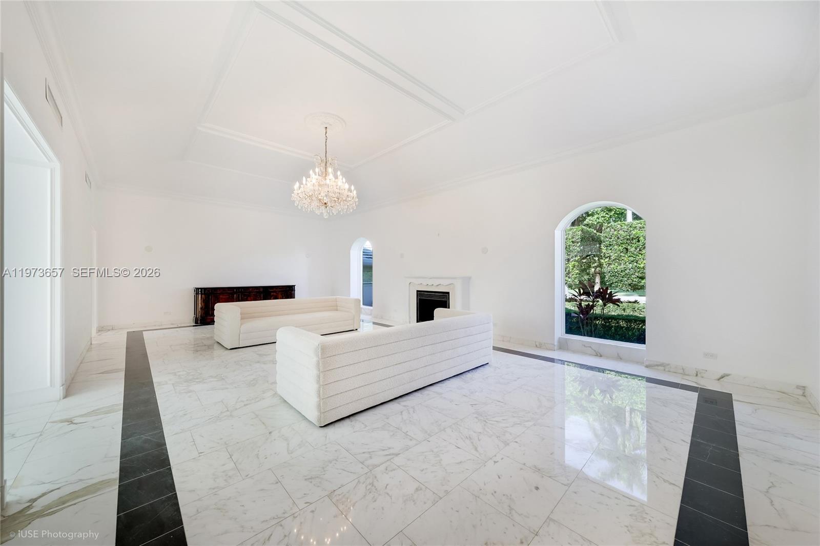 55 La Gorce Cir Miami Beach, FL 33141