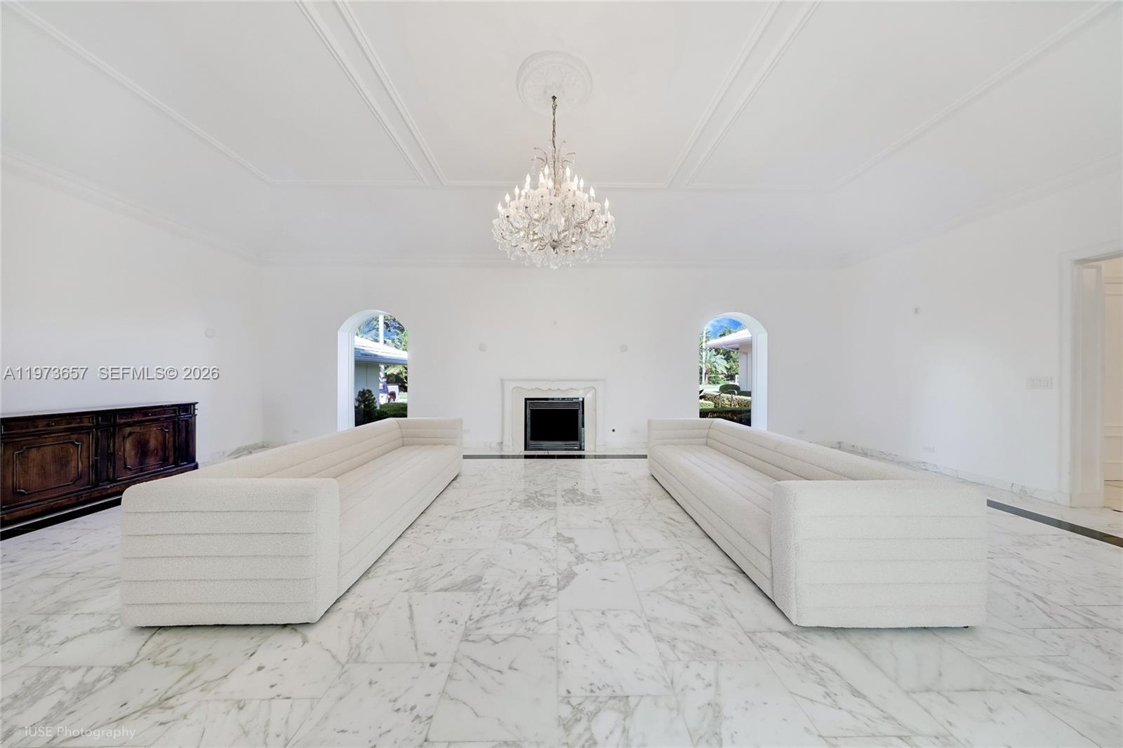 55 La Gorce Cir Miami Beach, FL 33141