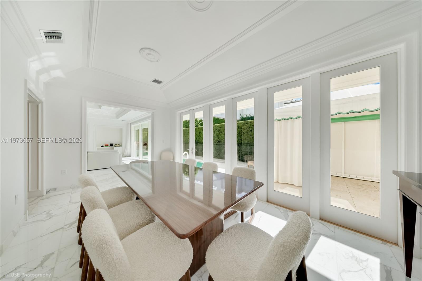 55 La Gorce Cir Miami Beach, FL 33141