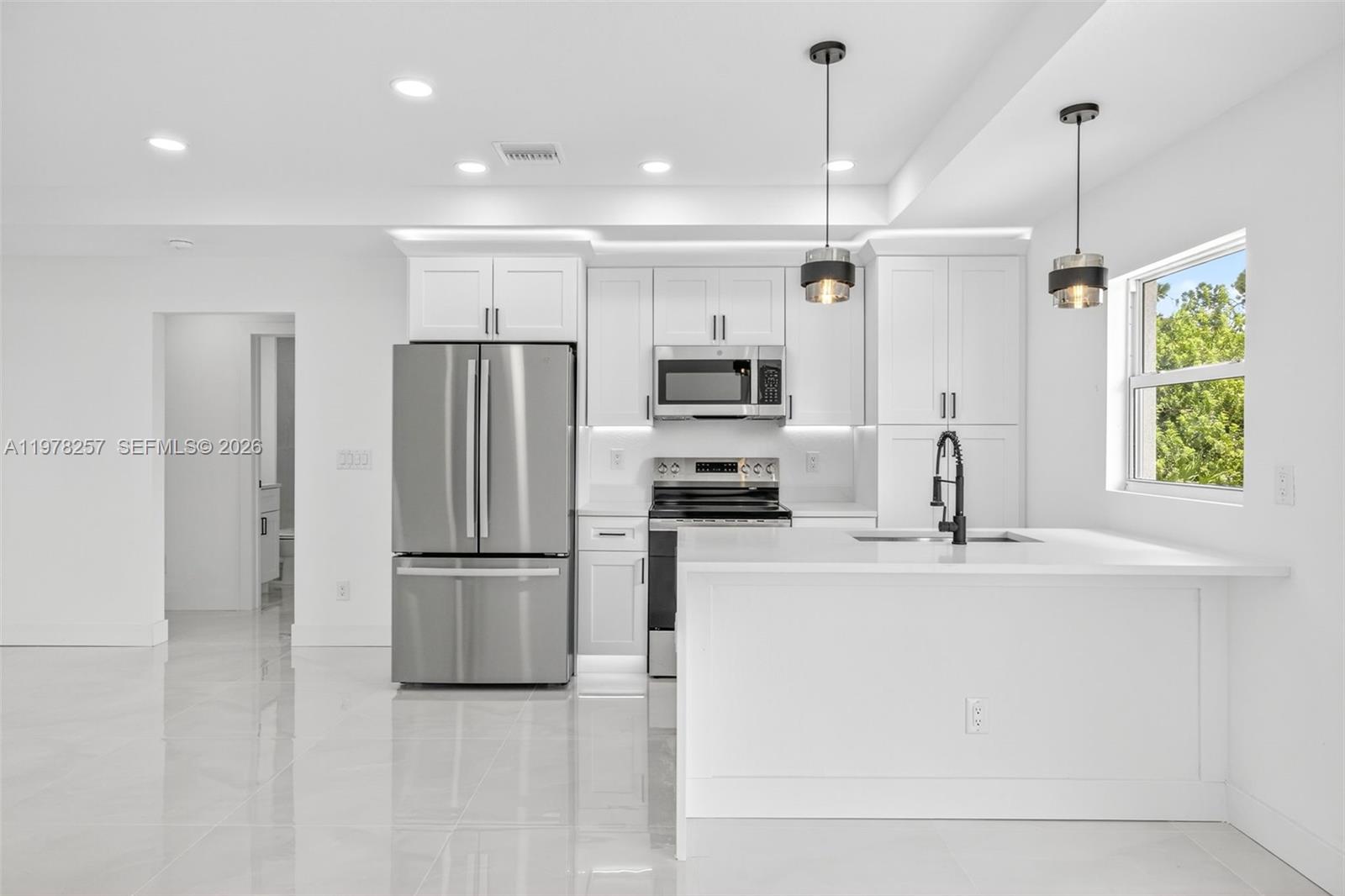 2916 Dora Lehigh Acres, FL 33974