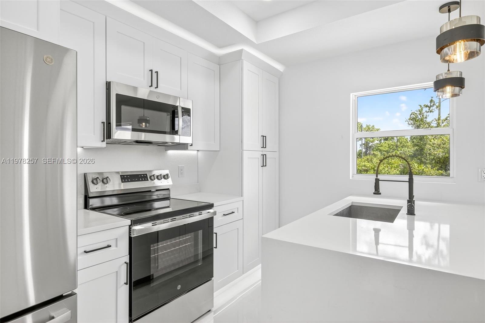 2916 Dora Lehigh Acres, FL 33974