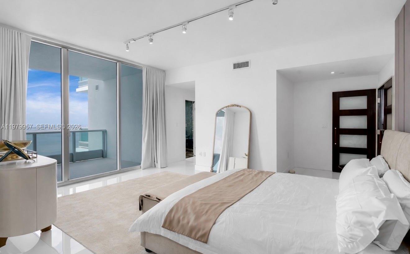 900 Biscayne Blvd #PH6109 Miami, FL 33132