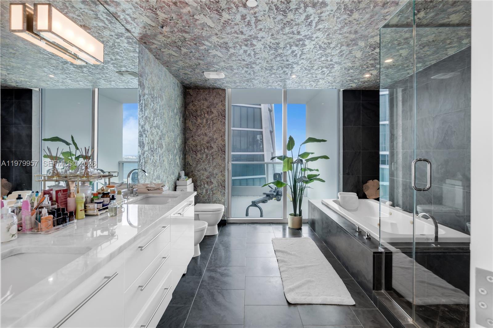 900 Biscayne Blvd #PH6109 Miami, FL 33132