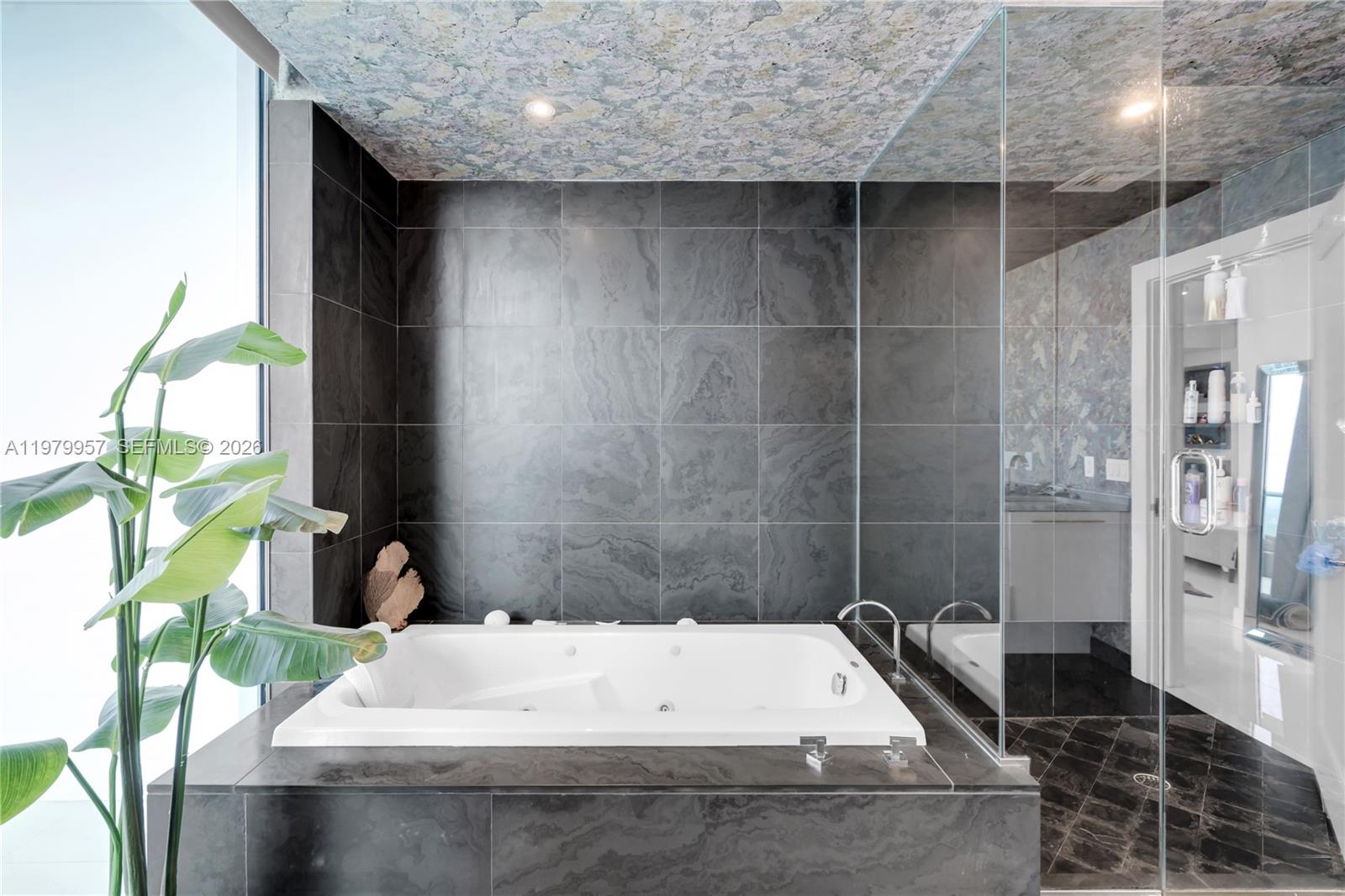 900 Biscayne Blvd #PH6109 Miami, FL 33132