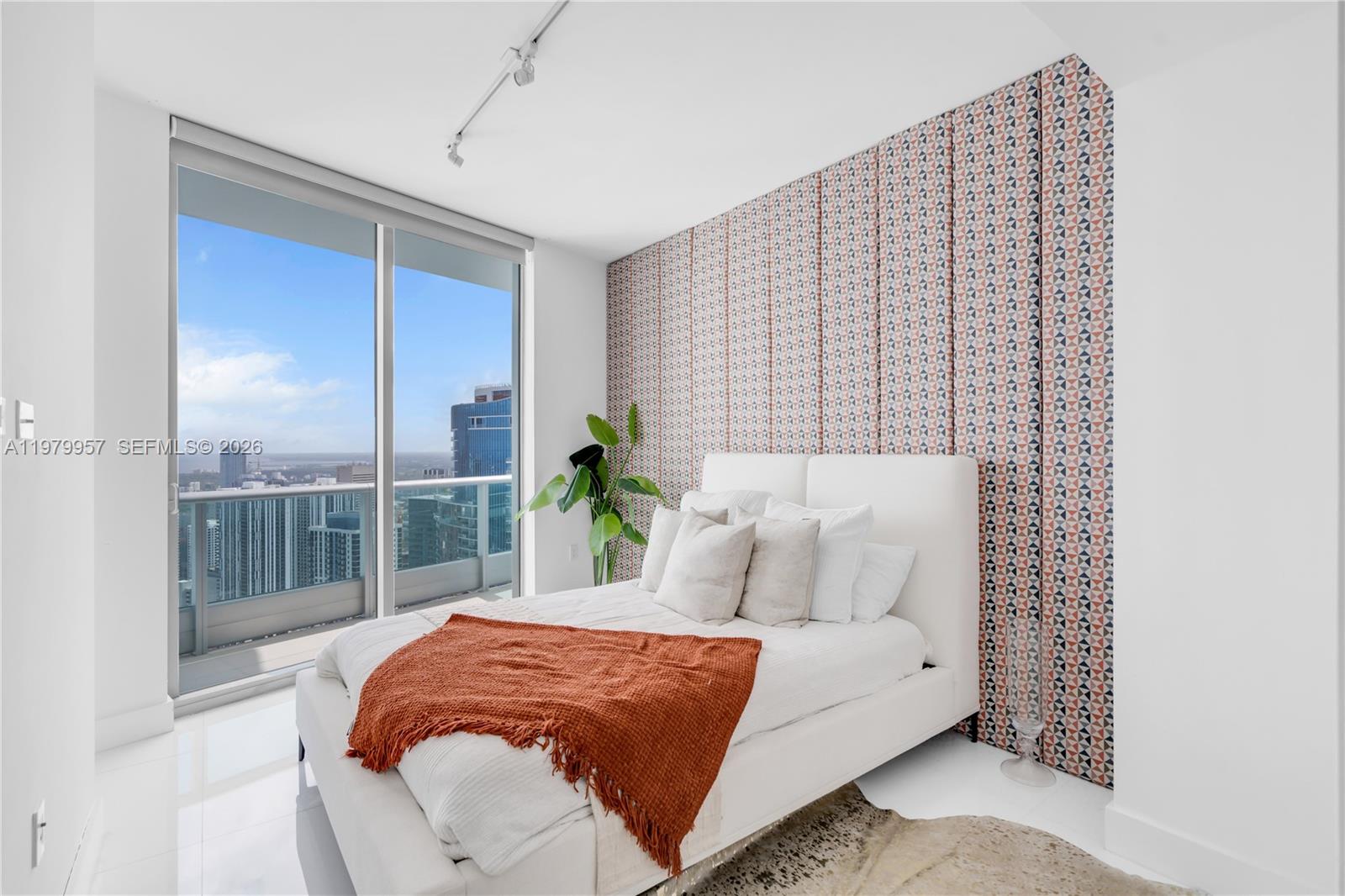 900 Biscayne Blvd #PH6109 Miami, FL 33132