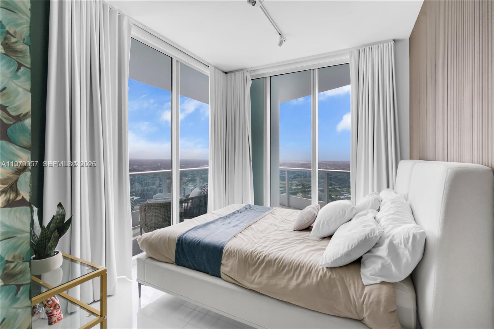 900 Biscayne Blvd #PH6109 Miami, FL 33132