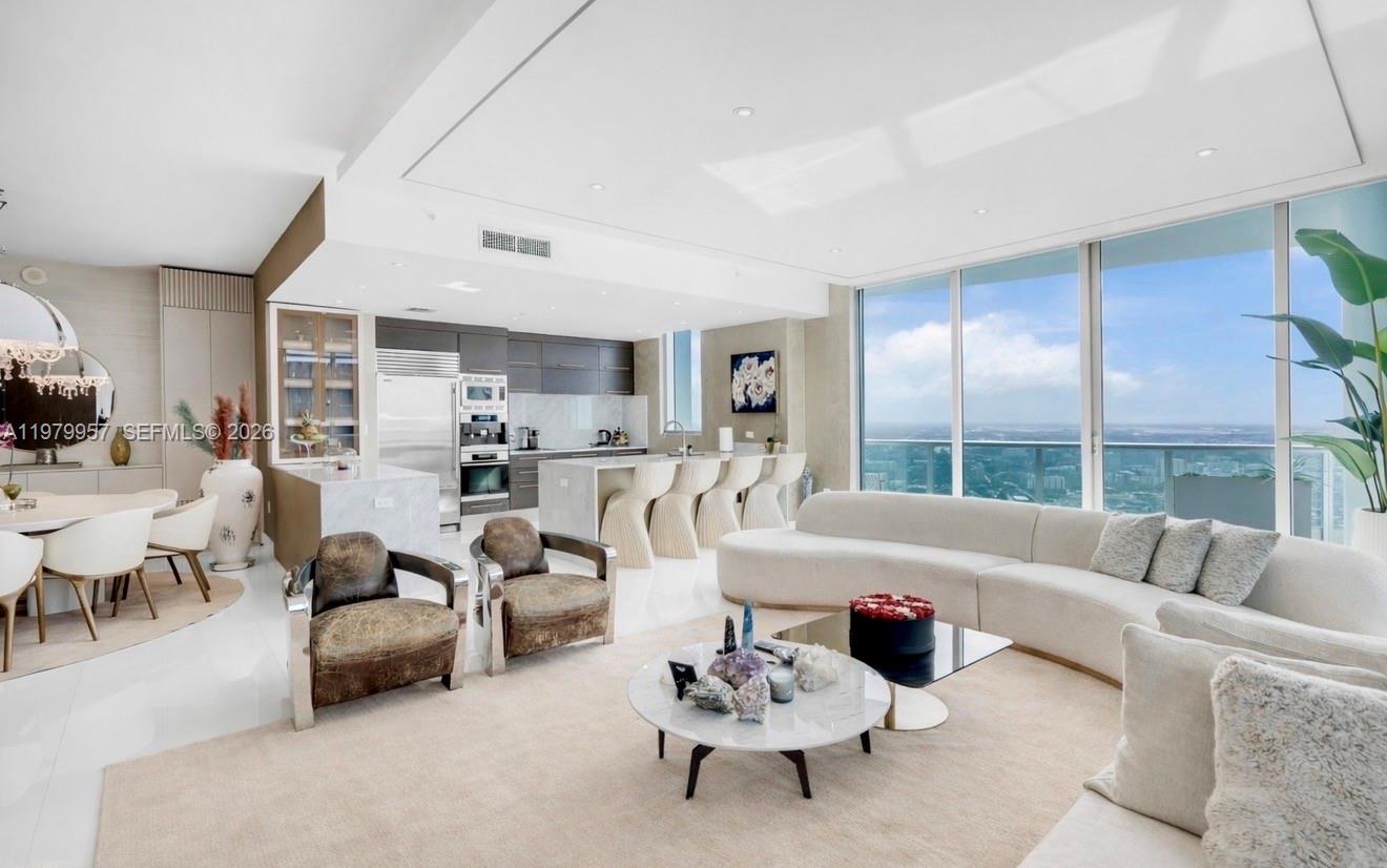 900 Biscayne Blvd #PH6109 Miami, FL 33132