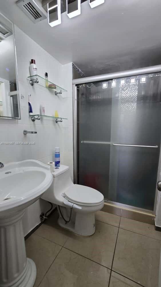 1301 NE Miami Gdns Dr #824W Miami, FL 33179