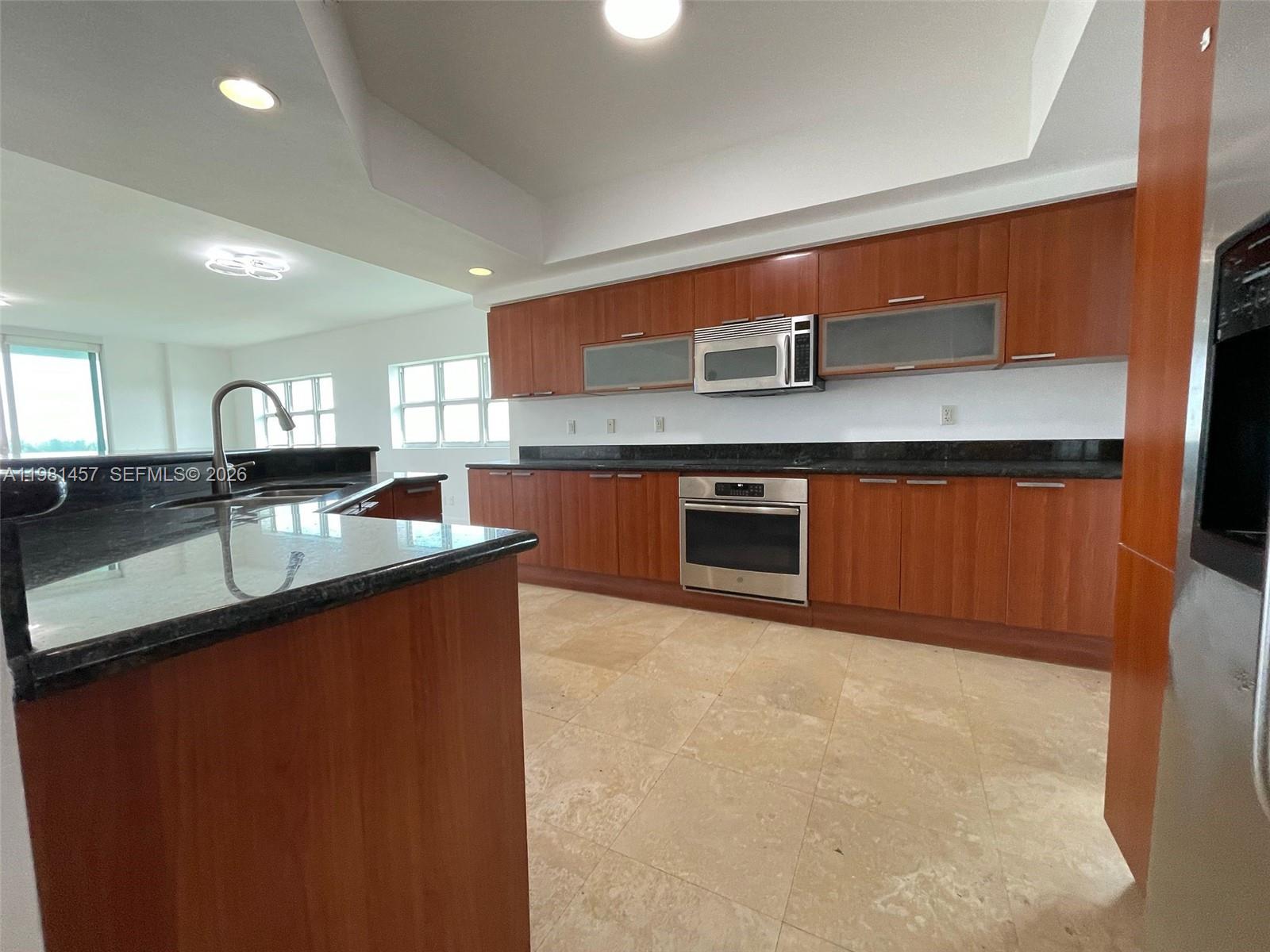 14951 Royal Oaks Ln #709 North Miami, FL 33181