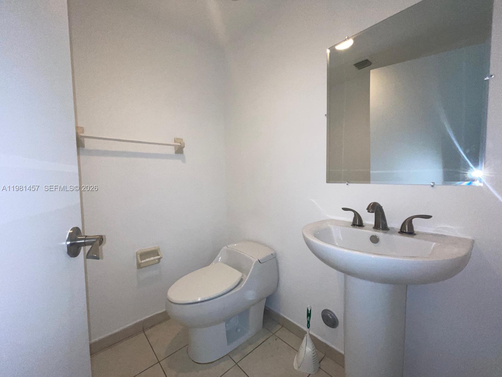 14951 Royal Oaks Ln #709 North Miami, FL 33181