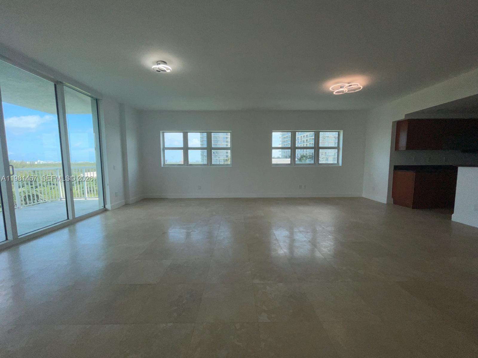 14951 Royal Oaks Ln #709 North Miami, FL 33181