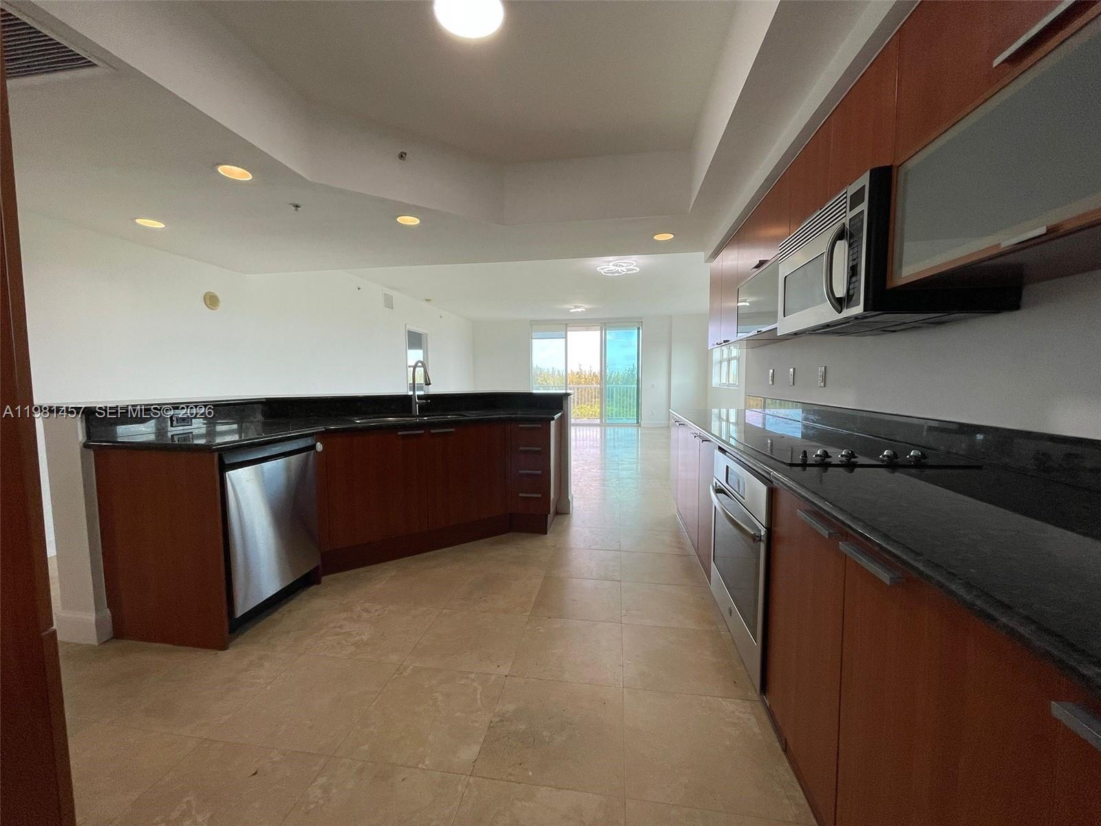 14951 Royal Oaks Ln #709 North Miami, FL 33181