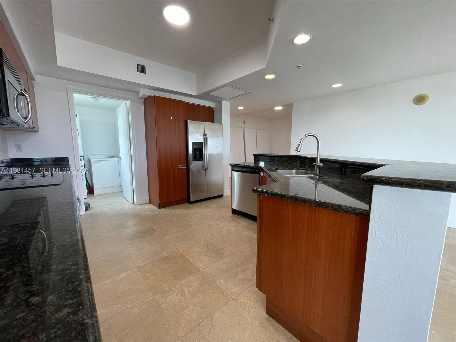 14951 Royal Oaks Ln #709 North Miami, FL 33181