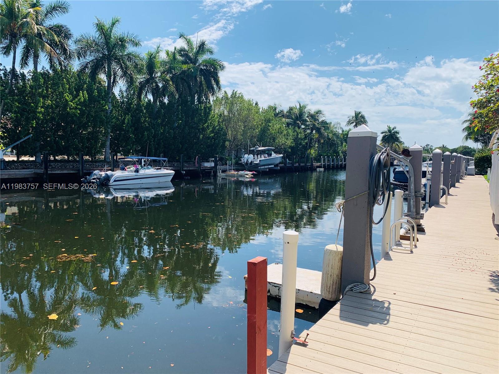 6815 Edgewater Dr #105 Coral Gables, FL 33133