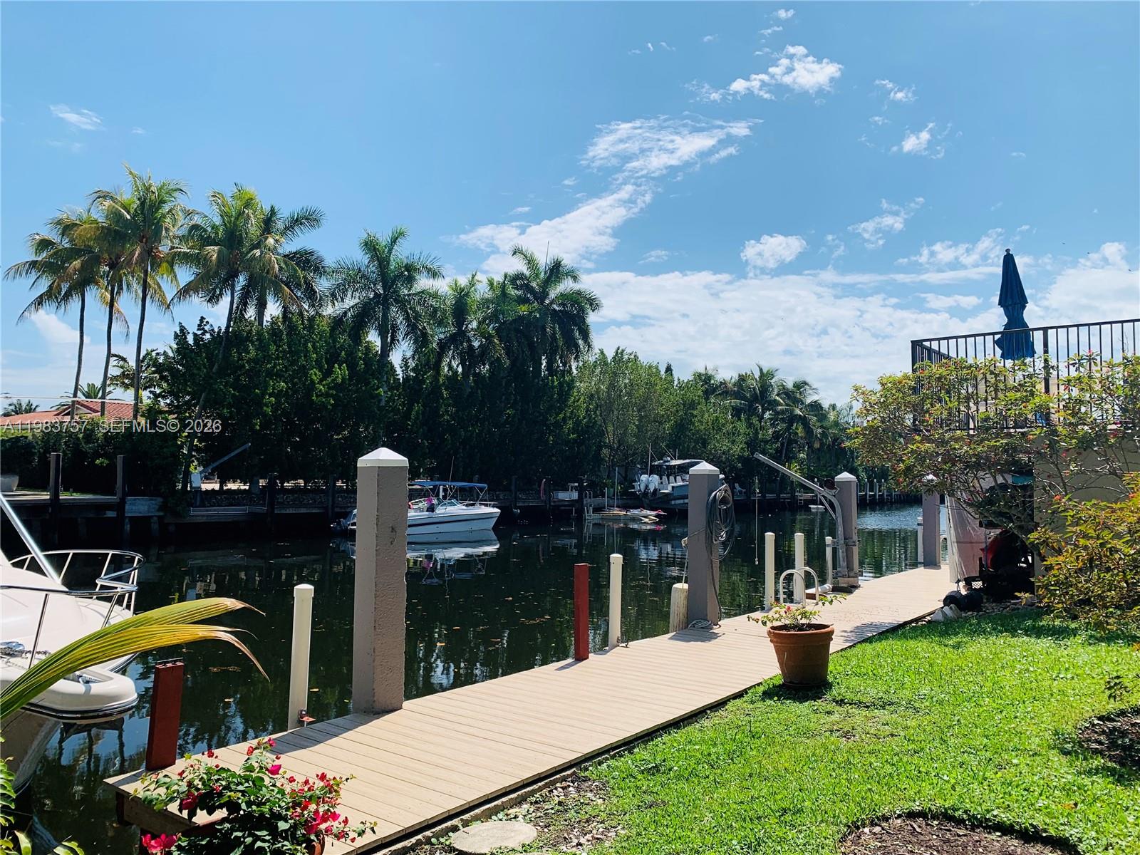 6815 Edgewater Dr #105 Coral Gables, FL 33133