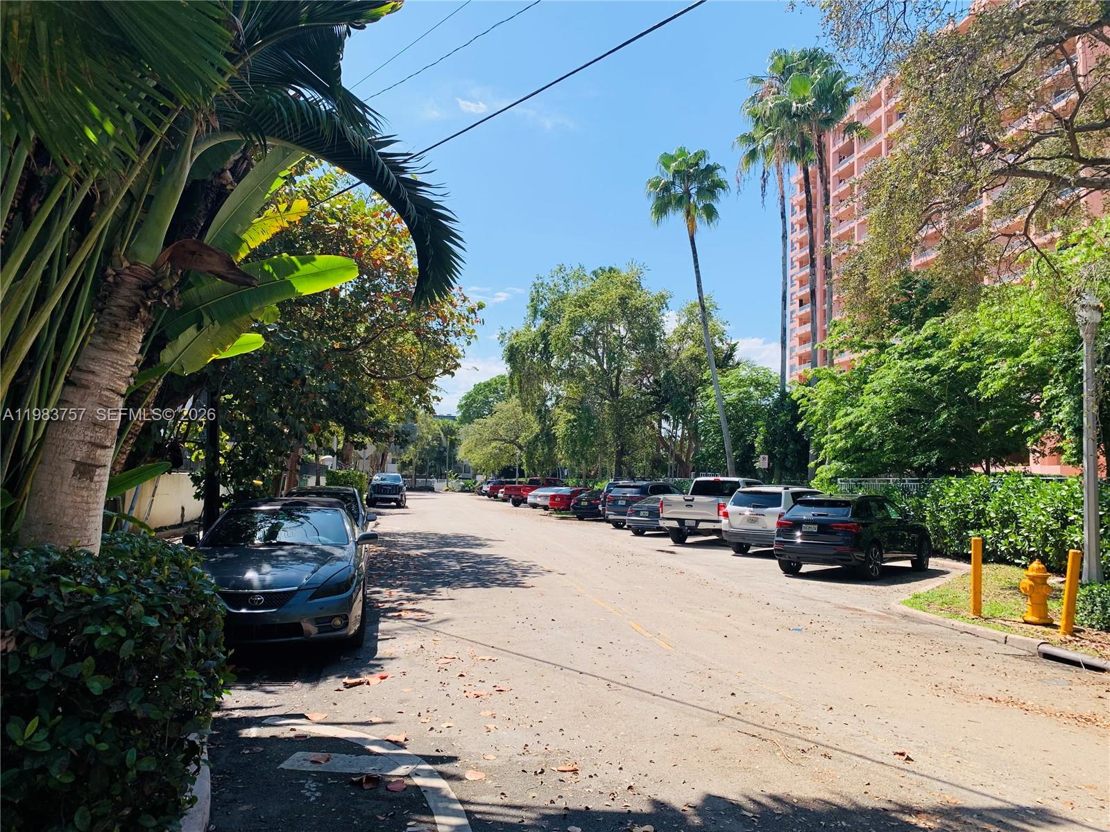 6815 Edgewater Dr #105 Coral Gables, FL 33133