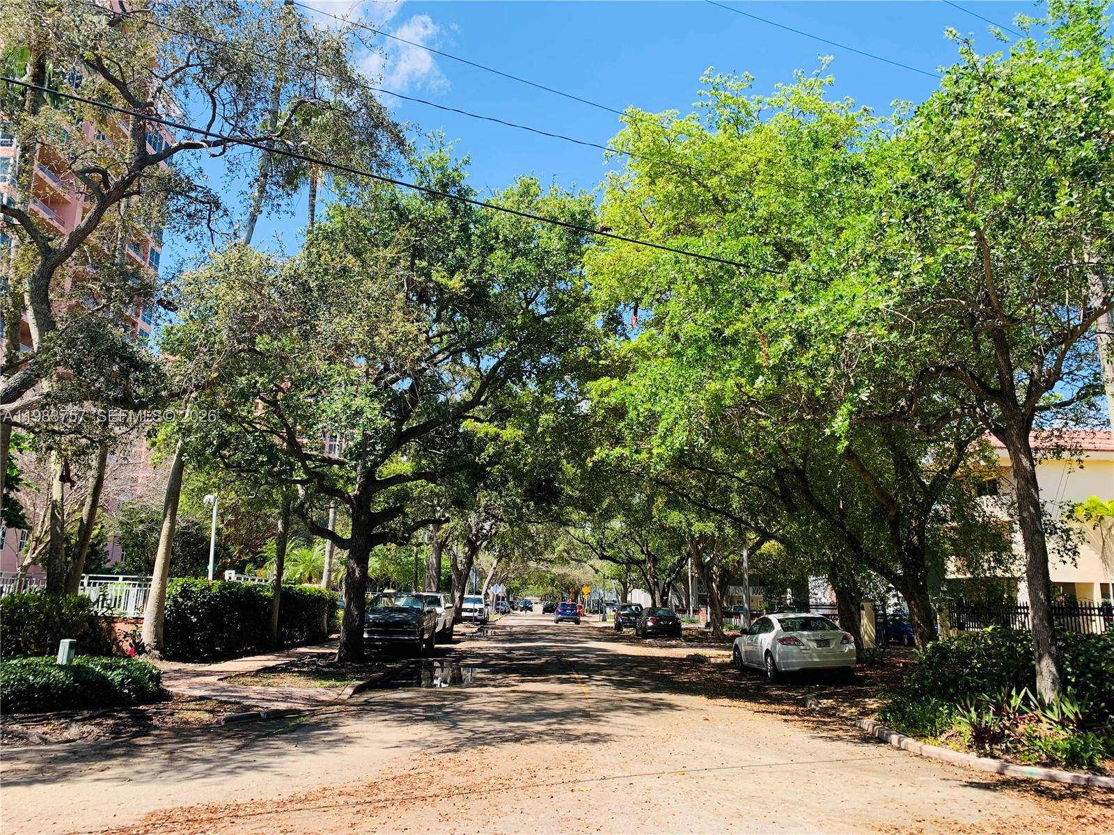 6815 Edgewater Dr #105 Coral Gables, FL 33133