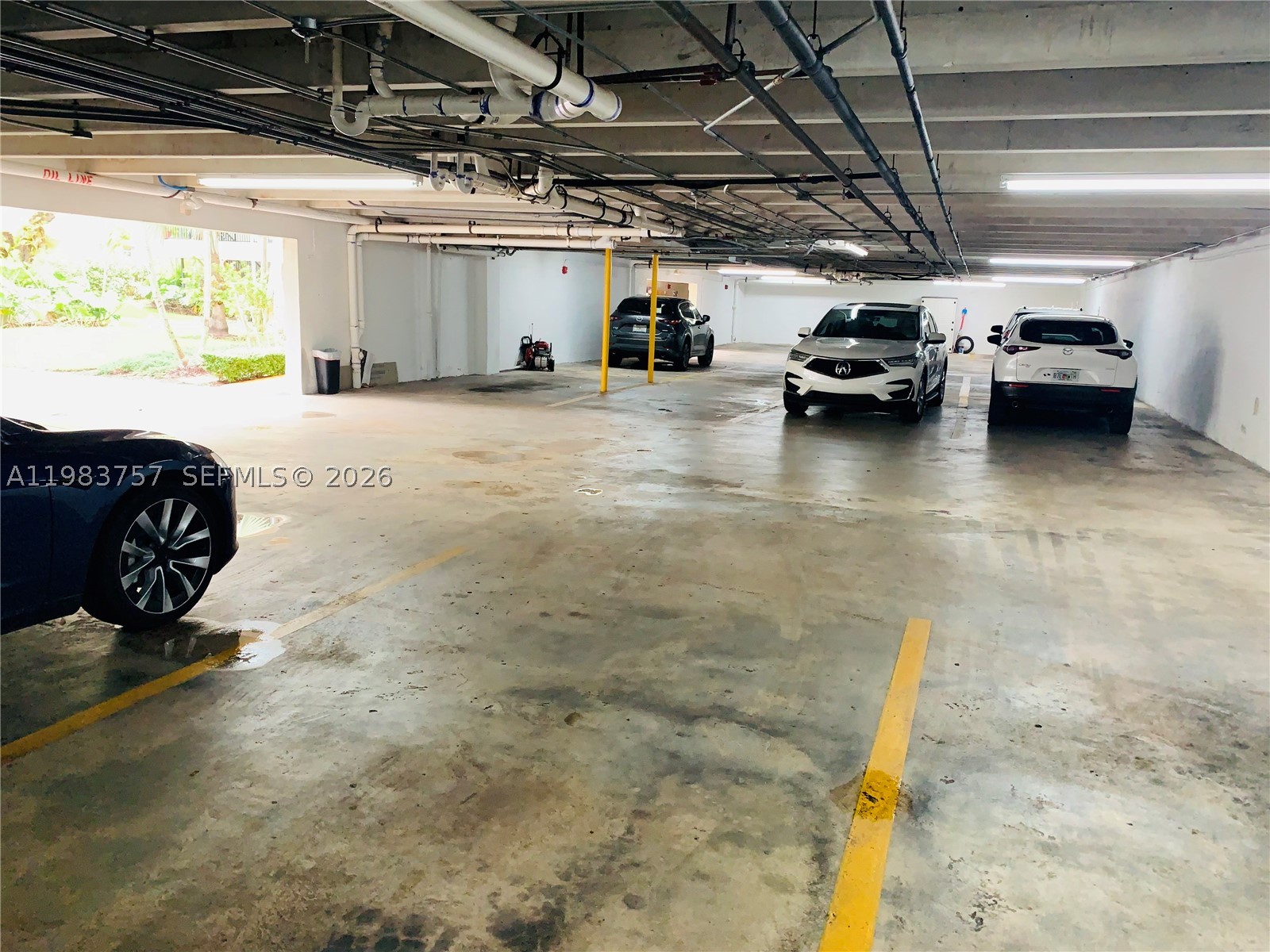 6815 Edgewater Dr #105 Coral Gables, FL 33133