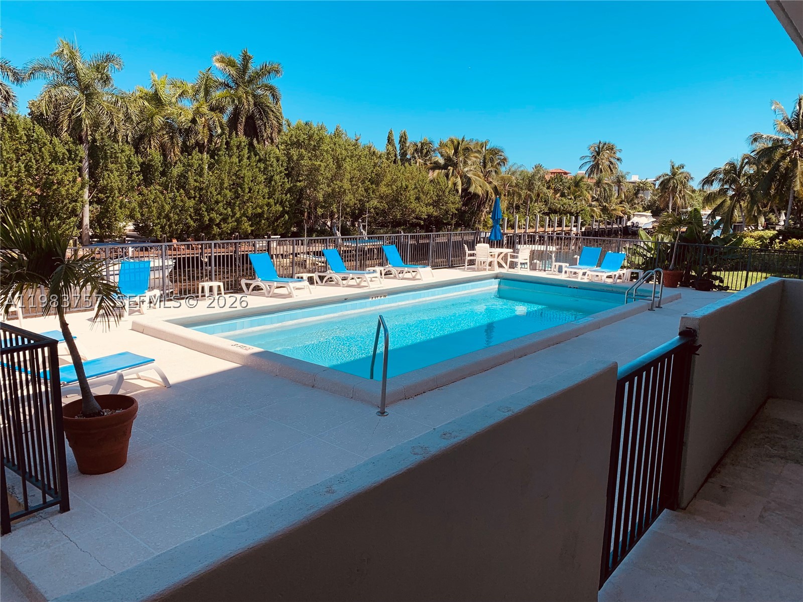 6815 Edgewater Dr #105 Coral Gables, FL 33133