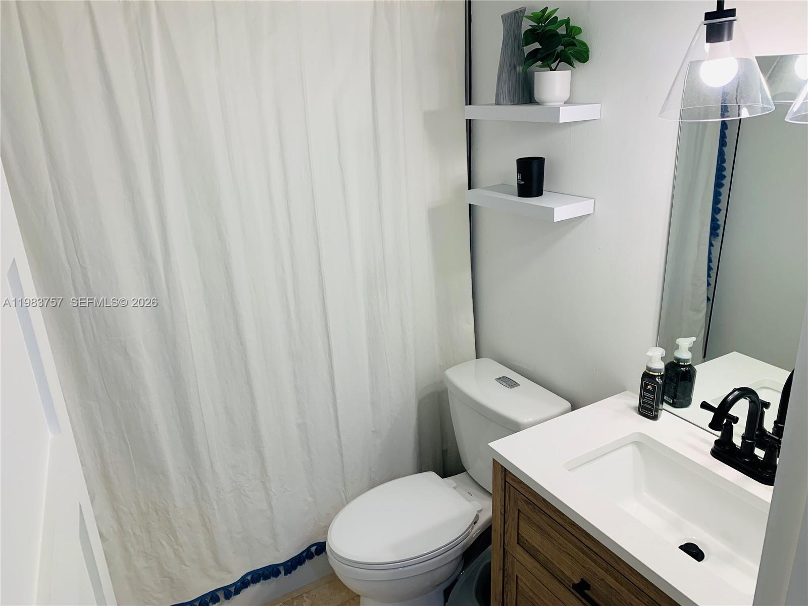 6815 Edgewater Dr #105 Coral Gables, FL 33133