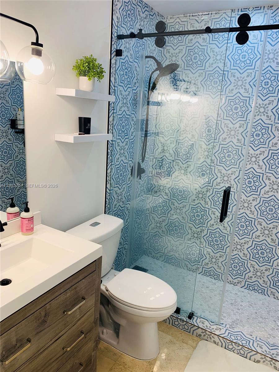 6815 Edgewater Dr #105 Coral Gables, FL 33133