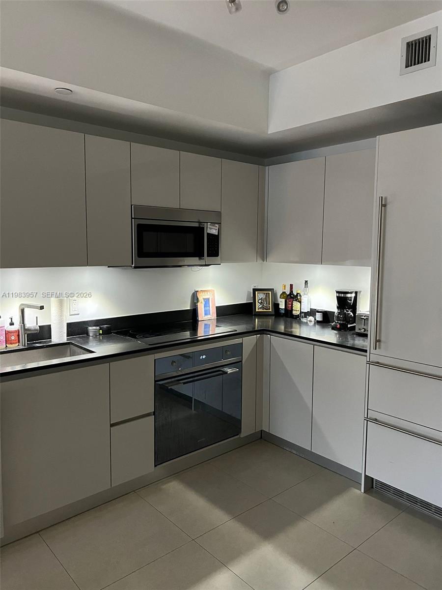 image 1010 Brickell10