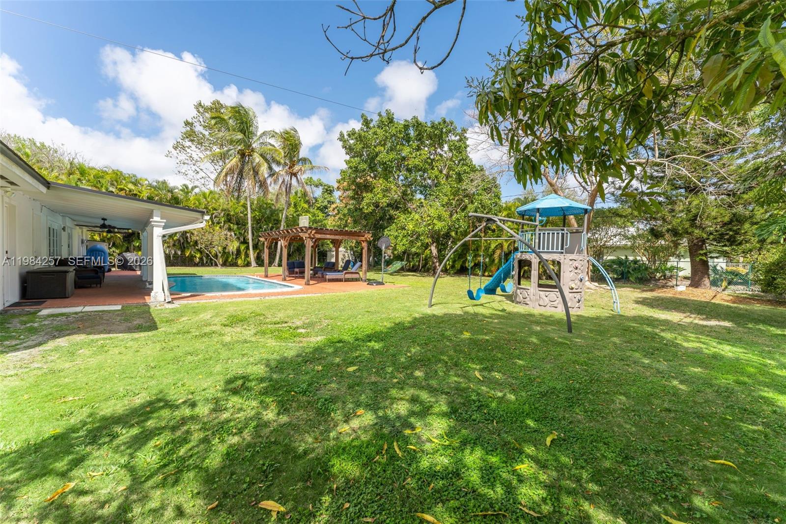 12945 SW 82nd Ave Pinecrest, FL 33156