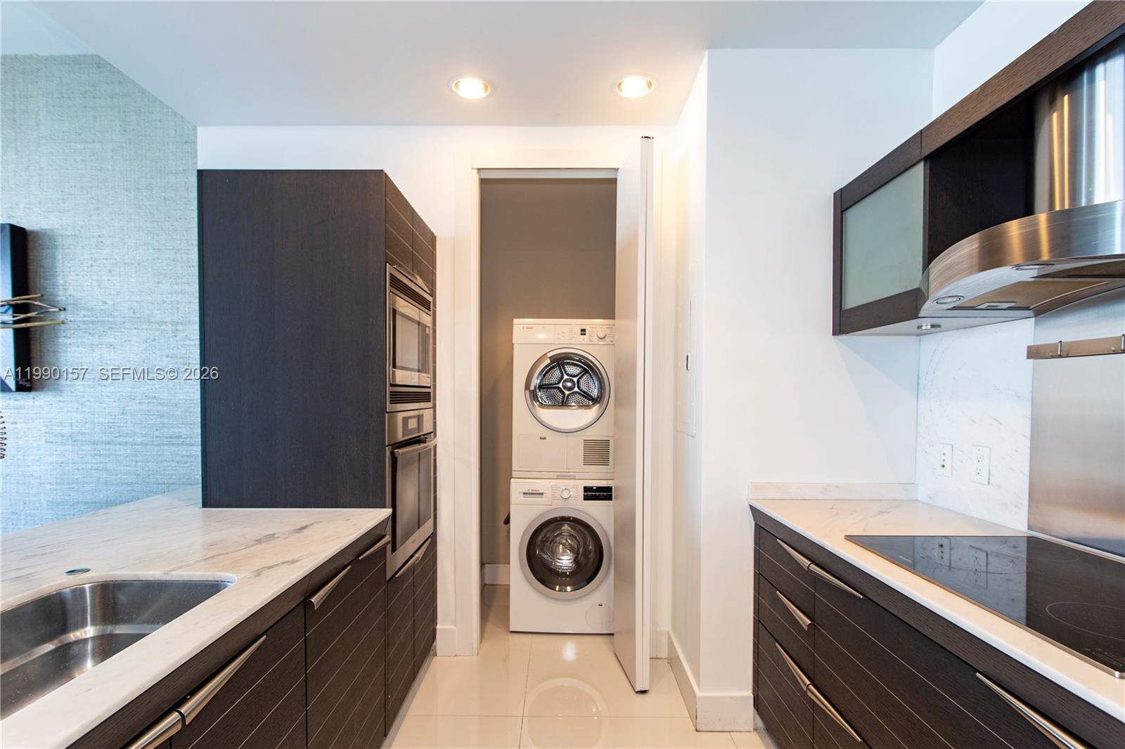 200 Biscayne Blvd Way #4512 Miami, FL 33131