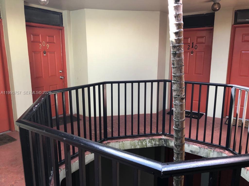 215 Lake Pointe Dr #103 Oakland Park, FL 33309