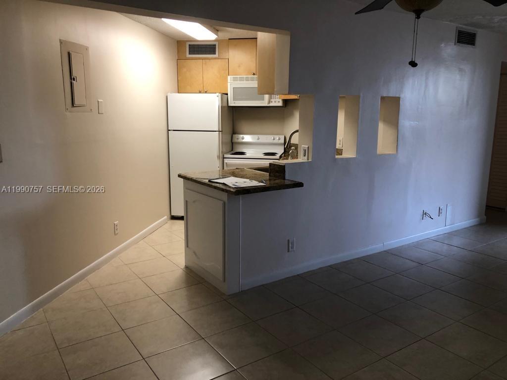 215 Lake Pointe Dr #103 Oakland Park, FL 33309