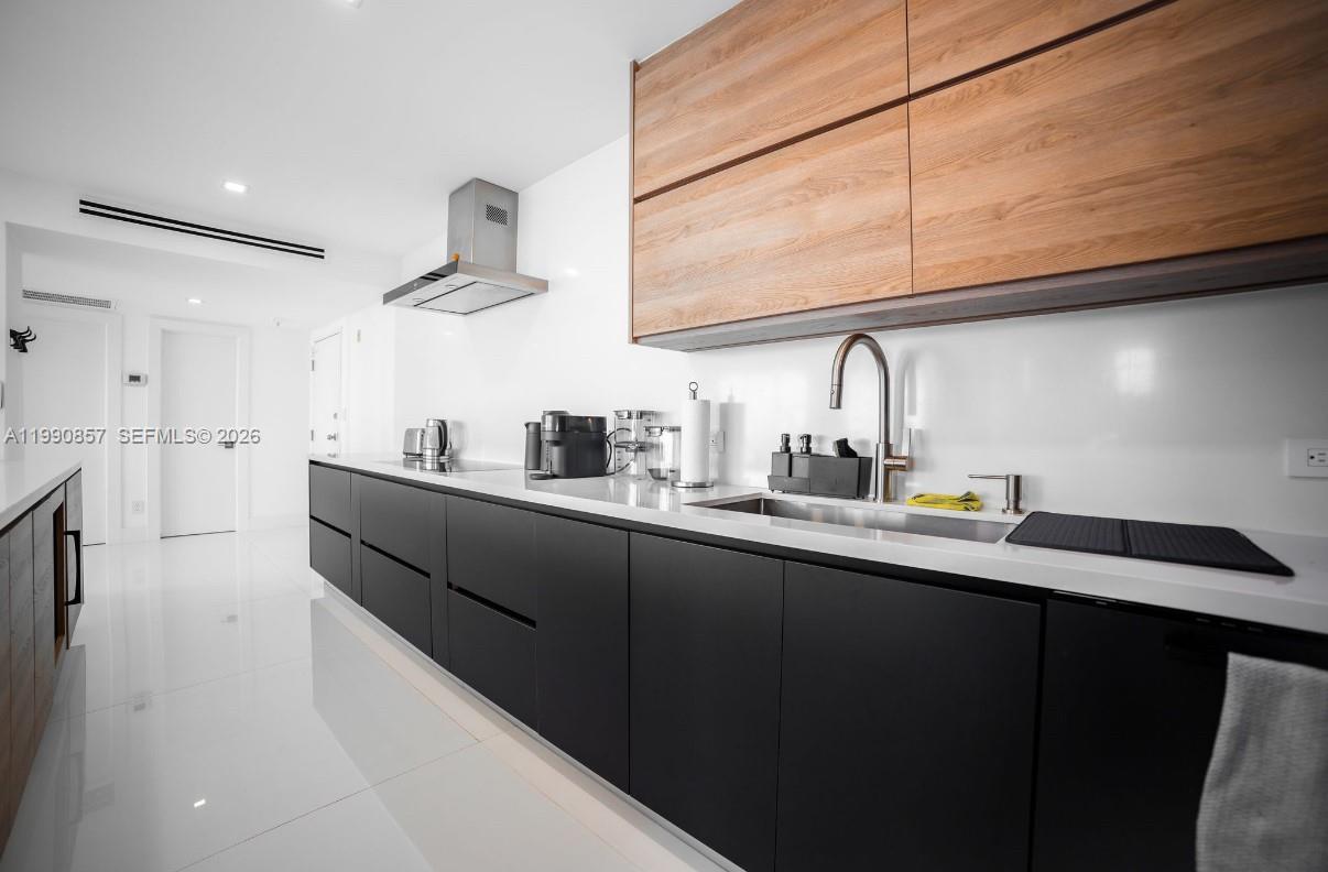 5600 Collins Ave #14K Miami Beach, FL 33140