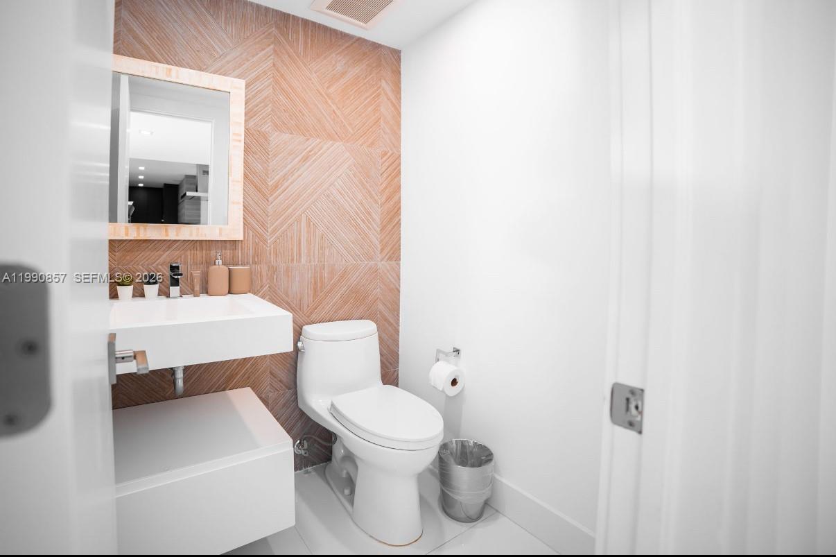 5600 Collins Ave #14K Miami Beach, FL 33140